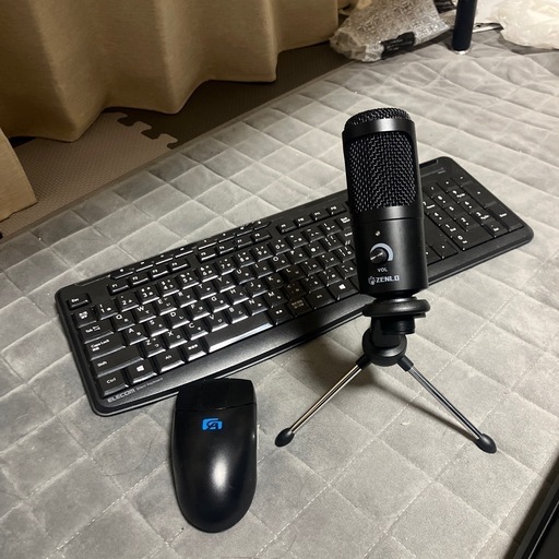 PCセット　モニター　デスク　キーボード　マウス　コンデンサーマイク　マウスパッド　棚