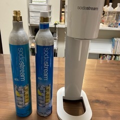 ソーダストリーム　ガスシリンダー2本付き(1本は残量あり)