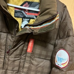 新品同然ゴーグルも！！Burtonダウンタイプボードウェアの画像