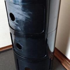 カルテル　コンポニビリに似ている収納　黒