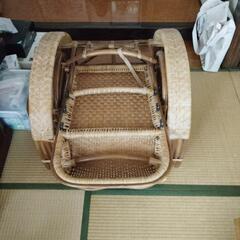 木製椅子の画像