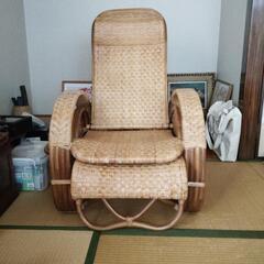 木製椅子の画像