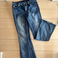 イング
ブーツカットジーンズ