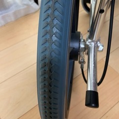 とても綺麗な車椅子の画像