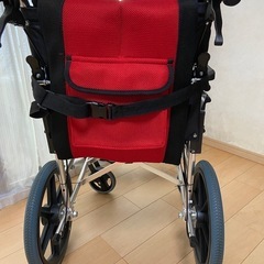 とても綺麗な車椅子の画像