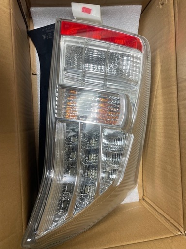 トヨタ プリウス前期　純正ZVW30系 テールランプ左右セット