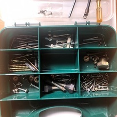 ビス、ドライバーセット　工具箱　六角レンチ　スパナ　木ねじの画像