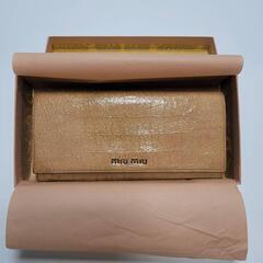 miumiu 長財布 ピンク 箱付き 付属のカードケース新品の画像