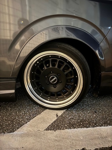 ハイエースEssex6穴ホイール19インチ