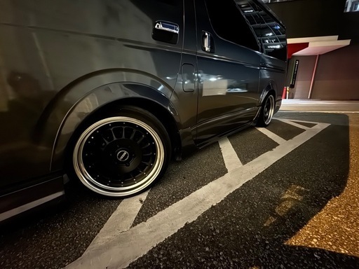 ハイエースEssex6穴ホイール19インチ