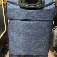 キャリーケース　ブルーの画像