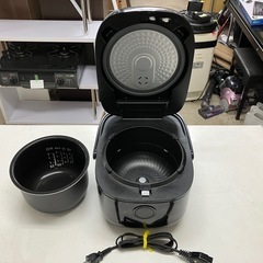 A2503-692 東芝 IHジャー炊飯器 3合炊き RC-5XT 2023年製 通電確認済み キズ汚れ有りの画像
