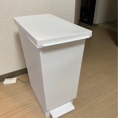 消臭スリムペダルペール(ごみ箱)  3月22日まで‼️