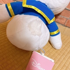 ディズニー ドナルドおすわりぬいぐるみの画像