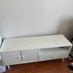 白のテレビデスク