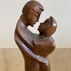 海外製 時代もの 木彫り 置物 カップル 人形 レトロ 全長67cmの画像