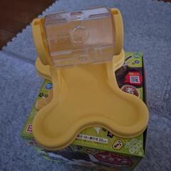 回すとおやつが出るガラポン　犬用　わんこのでるでる自飯器