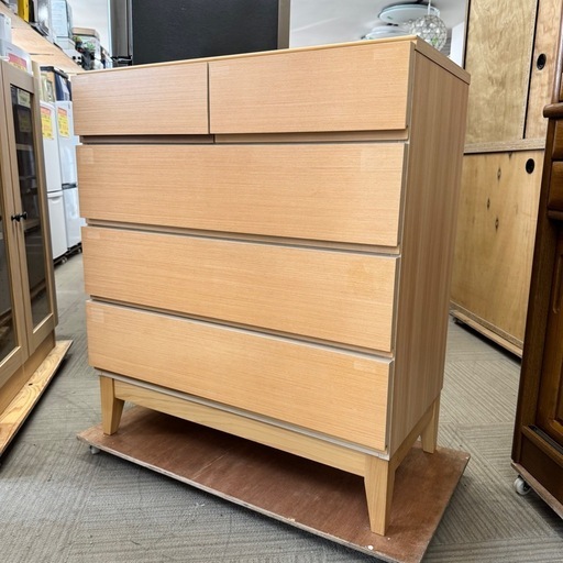 【美品‼️】高級♪ 大川家具 78cm幅4段チェスト タンス 箪笥 脚付き 衣類収納家具 木製ライトブラウン♪