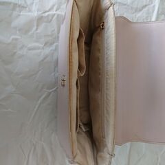 色 ピンクからパープル系　肩掛け　バッグ　中古の画像