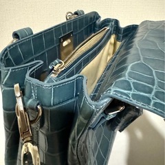  【ジョルジオアルマーニ】レザー
ハンドバッグ クロコ型押しの画像