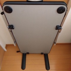 103.　TOSHIBA ズボンプレッサー  HIP-T32 12年製