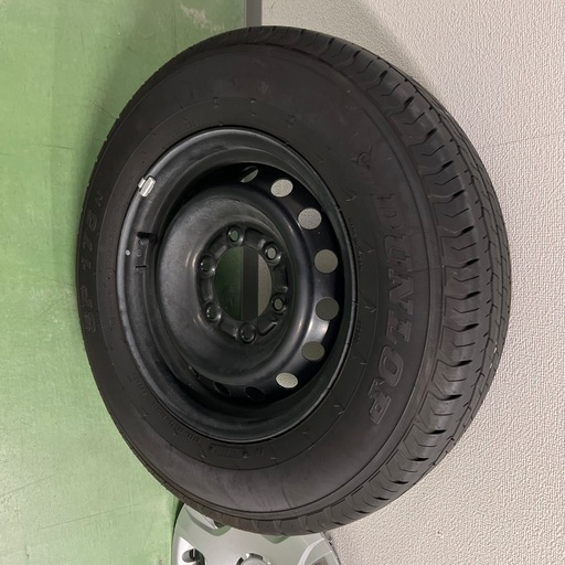 タイヤ　DUNLOP 2018年製になります。