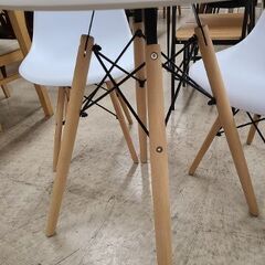 J9038　イーナ　ダイニングテーブルセット　椅子2脚付　Eames TABLE　ホワイト　クリーニング済み【リユースのサカイ柏店】参考価格26,000円の画像