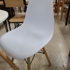 J9038　イーナ　ダイニングテーブルセット　椅子2脚付　Eames TABLE　ホワイト　クリーニング済み【リユースのサカイ柏店】参考価格26,000円の画像
