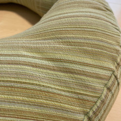 みかん様専用　【美品】　子育て良品　授乳クッションの画像