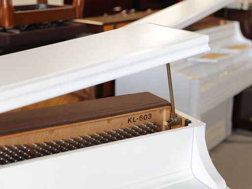 現物確認・試弾大歓迎！カワイ（KAWAI）KL603　小型・猫脚・ホワイト　インテリアピアノ