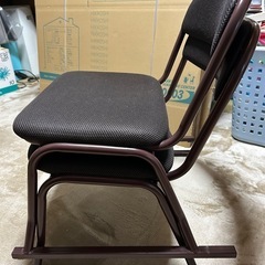 カインズ製パイプ座椅子二脚