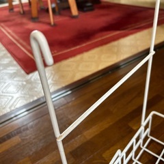 引っ掛けて使うかごの画像