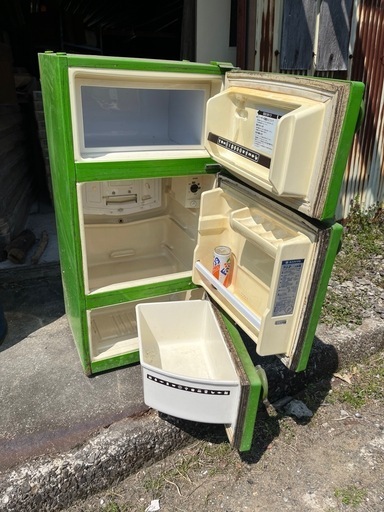 昭和レトロな冷蔵庫 ビンテージ 骨董 希少