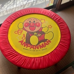 トランポリン
