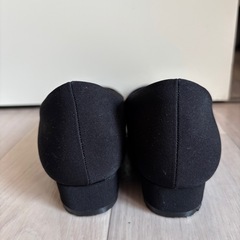 黒パンプスの画像