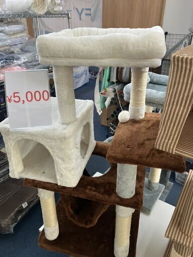 【特価5,000円】コンパクトでも充実！三毛猫カラーのキャットタワー♪