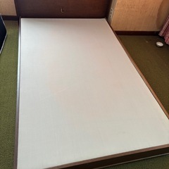 マットレス付きセミダブルベッドの画像