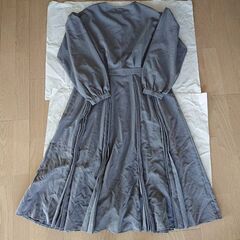 グレー 前ボタン開き ワンピース 裏地なし １回のみ使用の画像