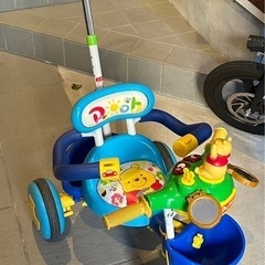 くまプーさん三輪車　手押し付き