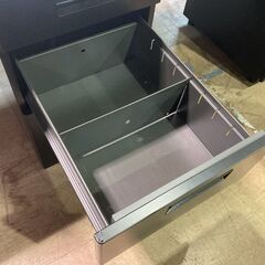 【愛品館 市原店】スチール片袖机｜オフィスデスク鍵2個付の画像
