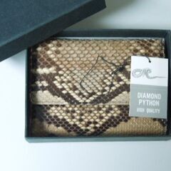 【ご成約済】パイソンレザー三つ折り財布（箱入り・未使用）の画像