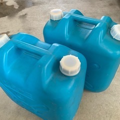灯油ポリタンク　2つ　中古