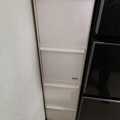 収納ケース2つ（白色、上下二段）