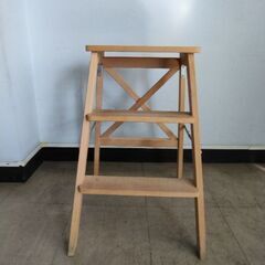 イケアIKEA脚立ステップスツール（BEKVÄM ベクヴェーム）の画像