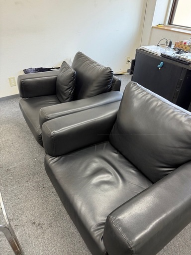 応接室 ソファー（
1人がけ2脚）