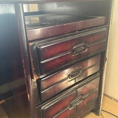 デスク　無料　重厚感のある木製の画像