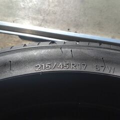 キャンセル再出品❢215  45Ｒ 17  87W 廃タイヤ　1本　ジャンク品の画像