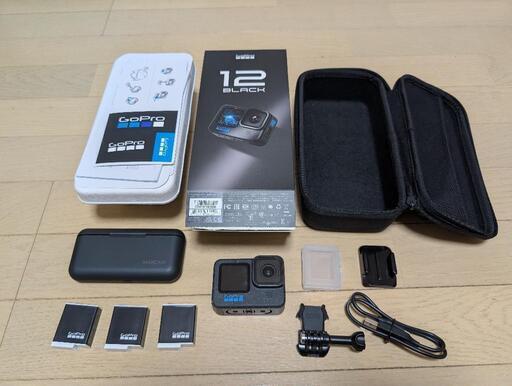 GoPro 12 BLACK 本体と純正バッテリー\u0026アクセサリーセット+充電器