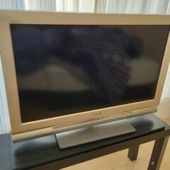 SONYテレビとIKEAのテレビ台の画像
