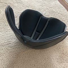 デスクワーク用の補助椅子の画像